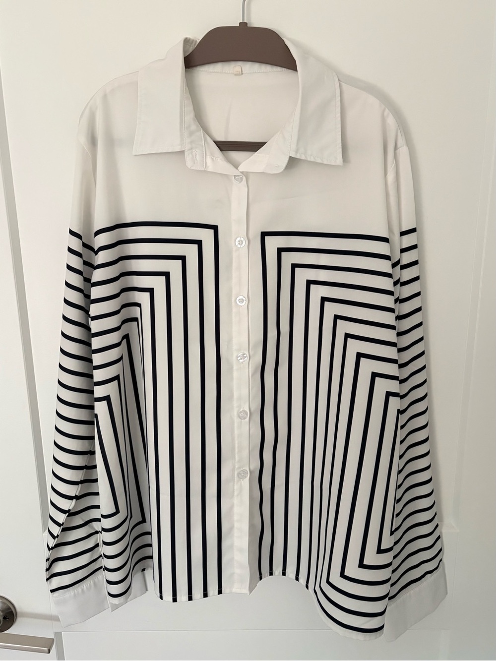Amazon White & Black Geometric Stripe Button Down Shirt